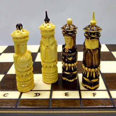 Шахматы деревянные резные 50 х 50 см Оригинальные подарочные шахматы из дерева с большими резными фигурами. Складная доска с индикацией полей размером 50 х 50 см.