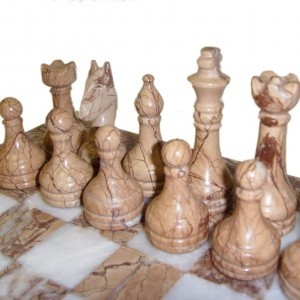 Шахматы из натурального камня Рисунчатая Яшма - Мрамор, 40 х 40 см  Шахматы из природного камня рисунчатой яшмы различных оттенков и белого мрамора 