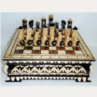 Шахматы в деревянном резном ларце 30 х 30 х 10 см