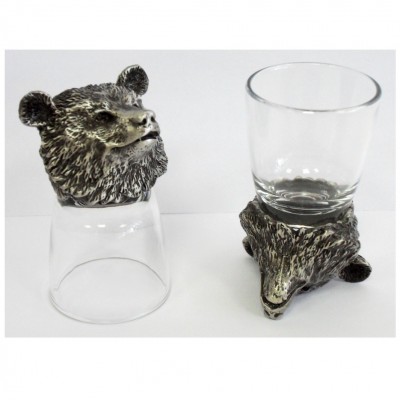 Две рюмки-перевертыши с головой медведя Винный набор для алкогольных напитков - это две рюмки с головой медведя в подарочной коробочке.