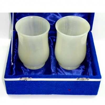 Комплект из двух фигурных стаканов из оникса, 400 мл. Два больших фигурных стакана из природного оникса в подарочной коробке. 