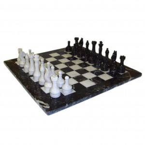 Шахматы из натурального камня Мрамор 40 х 40 см  Шахматы из мрамора в подарочной коробке. Каждый комплект шахматных фигур из природного камня уникален и имеет свой неповторимый оттенок. 
