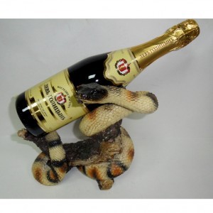 Подставка для бутылки &quot;Гремучник&quot; Подставка-держатель для бутылки в виде гремучей змеи украсит праздничный стол и интерьер.