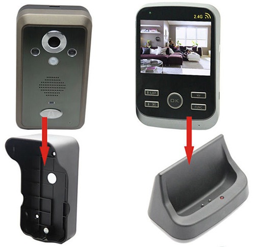 Слева вызывная панель видеодомофона "KIVOS" - крепится на стену, справа монитор в специальной док-станции - размещается на столе