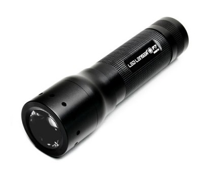 Профессиональный фонарь Led Lenser P7 Фонарь использует систему AFS - запатентованную производителем систему смещения фокусировки – Advanced Focus System. Она позволяет освещать предметы, как на большом расстоянии, так и вблизи, мгновенно переключая режимы. 