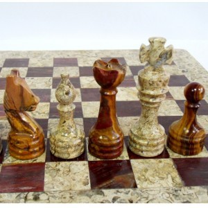Шахматы из натурального камня Яшма, 30 х 30 см Каменные шахматы из природной яшмы. Материал доски и фигур: яшма различных цветов. Места для хранения каждой фигуры.