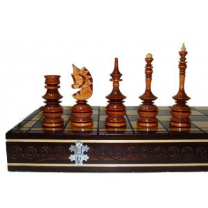 Шахматы деревянные &quot;Лакированный клён&quot;, 47 х 47 см. Большие деревянные шахматы из массива клена. Шахматная доска: стандартная, складная, с индикацией шахматных полей. Материал шахматной доски: дерево с элементами ручной работы. Материал шахматных фигур: дерево, клён.