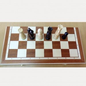 Шахматы &quot;Большой замок&quot;, 56 см Большие деревянные шахматы с элементами ручной работы и со складной доской с ложементами - местами для хранения каждой фигуры.