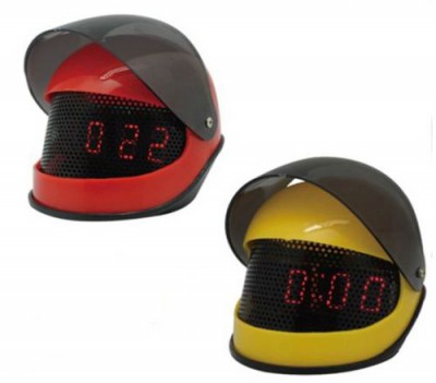 Часы «Шлем» с авто-включением от звука CL-1608 Часы в виде шлема с цифровым дисплеем и 2-мя режимами работы – обычным и энергосберегающим. Есть функция будильника (обычного и почасового), отложенного старта, а также автоматического включения часов от громкого звука или хлопка благодаря встроенному акустическому датчику (в энергосберегающем режиме). 