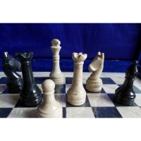 Шахматы из натурального камня Черный Оникс и Яшма, 40 х 40 см