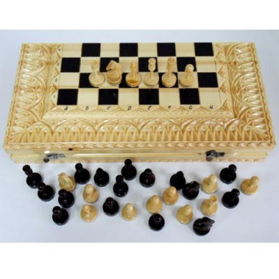 Деревянные шахматы в резном ларце 50 см Шахматы с деревянной резной доской, напоминающей ларец размером 50х25х8 см и оригинальной индикацией шахматных полей делают набор приятным приобретением и хорошим подарком.