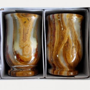 Набор стаканов из оникса, 2 шт. Комплект состоит из двух фигурных стаканов из природного камня.